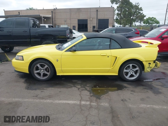 2001 Ford Mustang Deluxe с VIN 1FAFP44451F131472, выставлен на аукционе IAAI как лот 42119006 с пробегом 63 388 миль миль и . История ставок и продаж доступна на DreamBid. Изображение 15.