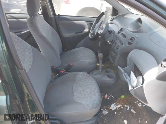 2000 Toyota ECHO z VIN JTDBT1239Y0018974, wystawiony jako IAAI lot #42080620 z przebiegiem 171 388 mil mil oraz . Historia ofert i sprzedaży dostępna na DreamBid. Obrazek 5.