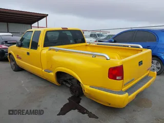 2003 GMC Sonoma SLS with VIN 1GTCS19X938196135, listed as a IAAI auction lot 41528855 with 109,963 mi miles. Bid and sale history available at carsss.com. Image 3.