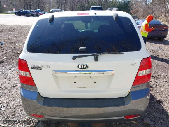 2008 Kia Sorento EX with VIN KNDJC736685800952, listed as a IAAI auction lot 41940679 with 134,403 mi miles. Bid and sale history available at carsss.com. Image 15.