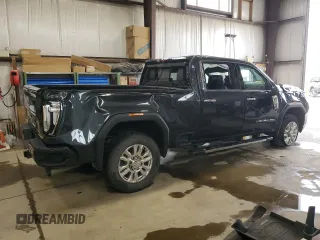 2021 GMC Sierra 3500HD Denali z VIN 1GT49WEYXMF261440, wystawiony jako Copart lot #43560575 z przebiegiem 83 839 mil mil oraz Szkoda całkowita • Salvage title. Historia ofert i sprzedaży dostępna na DreamBid. Obrazek 3.