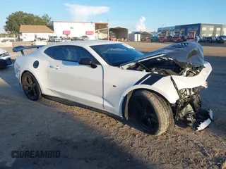 2019 Chevrolet Camaro 2SS with VIN 1G1FH1R75K0142378, listed as a IAAI auction lot 39888884 with 37,812 mi miles and . Bid and sale history available at carsss.com. Image 1.