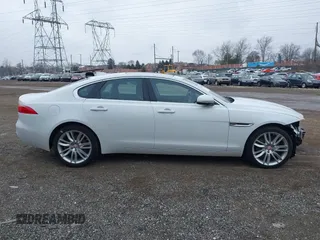 2016 Jaguar XF 35t Prestige with VIN SAJBK4BV9GCY11955, listed as a IAAI auction lot 41640739 with 83,047 mi miles. Bid and sale history available at carsss.com. Image 13.