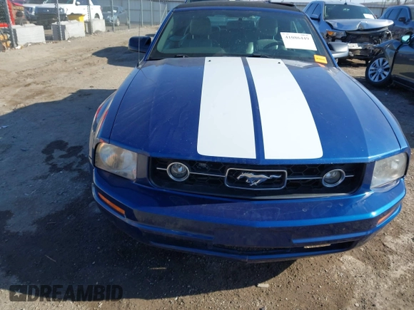 2008 Ford Mustang Deluxe with VIN 1ZVHT84N685117737, listed as a IAAI auction lot 41086449 with 215,136 mi miles and . Bid and sale history available at carsss.com. Image 12.