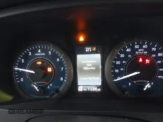 2018 Toyota Sienna LE Auto Access Seat with VIN 5TDKZ3DC6JS928592, listed as a IAAI auction lot 41421831 with 112,390 mi miles. Bid and sale history available at carsss.com. Image 7.