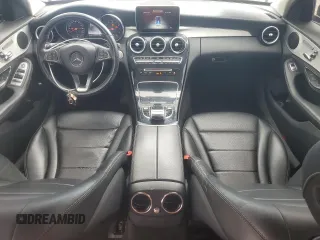2016 Mercedes-Benz C 300 Luxury z VIN 55SWF4KBXGU105525, wystawiony jako Copart lot #62748765 z przebiegiem 108 688 mil mil oraz Szkoda całkowita • Salvage title. Historia ofert i sprzedaży dostępna na DreamBid. Obrazek 8.