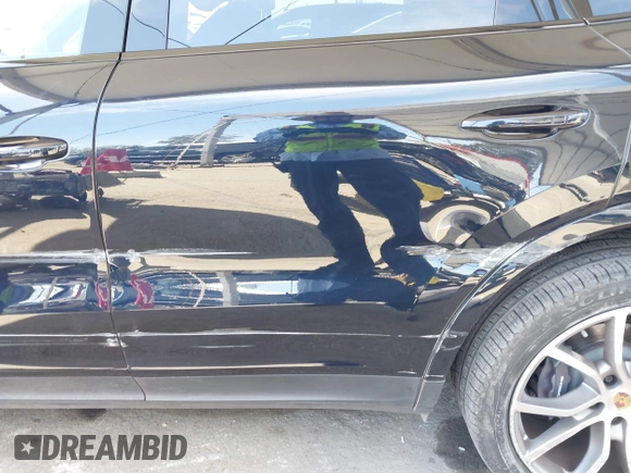 2023 Porsche Cayenne с VIN WP1AA2AY3PDA03428, выставлен на аукционе IAAI как лот 42003079 с пробегом 2 564 миль миль и . История ставок и продаж доступна на DreamBid. Изображение 17.