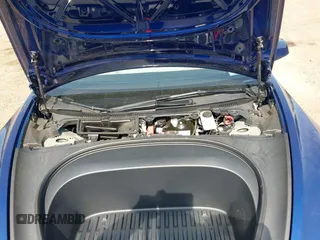 2025 Tesla Model 3 Long Range z VIN 5YJ3E1EB6SF874419, wystawiony jako IAAI lot #42422443 z przebiegiem 11 681 mil mil oraz . Historia ofert i sprzedaży dostępna na DreamBid. Obrazek 10.