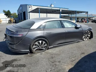 2022 Lucid Air Grand Touring z VIN 50EA1GBA2NA002586, wystawiony jako Copart lot #70090374 z przebiegiem Nie podano mil oraz Szkody całkowita. Historia ofert i sprzedaży dostępna na DreamBid. Obrazek 3.