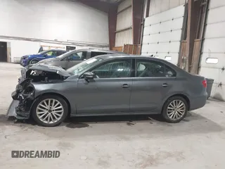 2014 Volkswagen Jetta SEL с VIN 3VWL17AJ6EM372759, выставлен на аукционе IAAI как лот 42305046 с пробегом 99 645 миль миль и . История ставок и продаж доступна на DreamBid. Изображение 15.