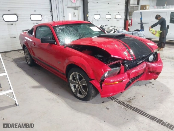 2008 Ford Mustang GT Deluxe with VIN 1ZVHT82H685191785, listed as a IAAI auction lot 41683320 with NaN miles. Bid and sale history available at carsss.com. Image 1.