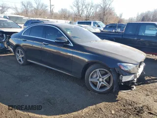 2017 Mercedes-Benz E 300 Luxury with VIN WDDZF4KB9HA013675, listed as a Copart auction lot 89335225 with 69,128 mi miles and Salvage title. Bid and sale history available at DreamBid. Image 4.