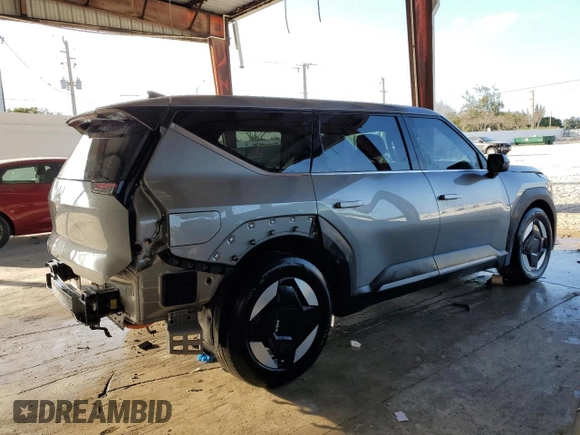 2024 Kia EV9 Light Long Range with VIN KNDAB5S18R6020721, listed as a Copart auction lot 86713004 with 12,623 mi miles and Salvage Title. Bid and sale history available at carsss.com. Image 3.