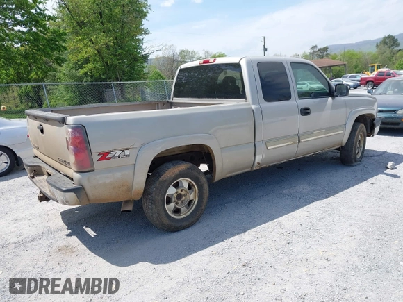 2005 Chevrolet Silverado 1500 Z71 with VIN 1GCEK19Z15Z192815, listed as a IAAI auction lot 42071205 with 352,883 mi miles. Bid and sale history available at carsss.com. Image 4.
