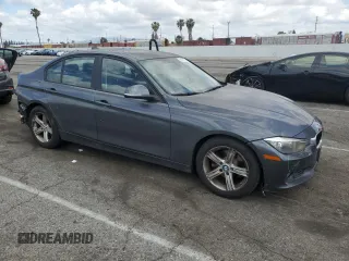 2013 BMW 3 Series 328i z VIN WBA3C1C54DF441678, wystawiony jako Copart lot #56226705 z przebiegiem 96 829 mil mil oraz Szkody całkowita. Historia ofert i sprzedaży dostępna na DreamBid. Obrazek 4.