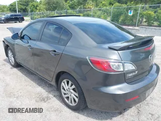 2012 Mazda 3 i Touring z VIN JM1BL1V75C1555049, wystawiony jako IAAI lot #42541766 z przebiegiem 236 988 mil mil oraz . Historia ofert i sprzedaży dostępna na DreamBid. Obrazek 3.