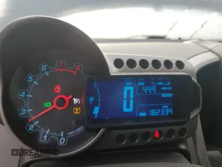 2012 Chevrolet Sonic LT z VIN 1G1JD5SB5C4218560, wystawiony jako Copart lot #75256184 z przebiegiem 182 339 mil mil oraz Szkoda całkowita • Salvage title. Historia ofert i sprzedaży dostępna na DreamBid. Obrazek 9.