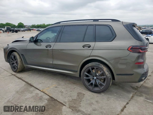 2024 BMW X7 xDrive40i z VIN 5UX23EM03R9U96572, wystawiony jako Copart lot #54822015 z przebiegiem Nie podano mil oraz Szkody całkowita. Historia ofert i sprzedaży dostępna na DreamBid. Obrazek 2.
