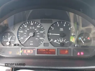 2005 BMW 3 Series 325i с VIN WBAEV33425KW19294, выставлен на аукционе IAAI как лот 42332070 с пробегом 174 456 миль миль и . История ставок и продаж доступна на DreamBid. Изображение 7.