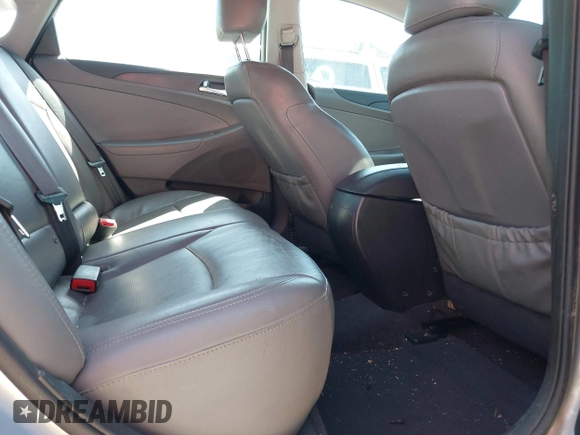 2013 Hyundai Sonata GLS z VIN 5NPEB4AC2DH594583, wystawiony jako IAAI lot #42328518 z przebiegiem 142 504 mil mil oraz . Historia ofert i sprzedaży dostępna na DreamBid. Obrazek 8.