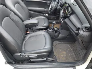 2019 MINI Convertible Cooper z VIN WMWWG5C52K3F79780, wystawiony jako IAAI lot #42622429 z przebiegiem 38 532 mil mil oraz . Historia ofert i sprzedaży dostępna na DreamBid. Obrazek 5.