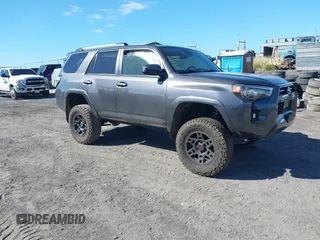 2023 Toyota 4Runner SR5 с VIN JTEMU5JR2P6141140, выставлен на аукционе IAAI как лот 40894225 с пробегом 14 997 миль миль и . История ставок и продаж доступна на DreamBid. Изображение 1.