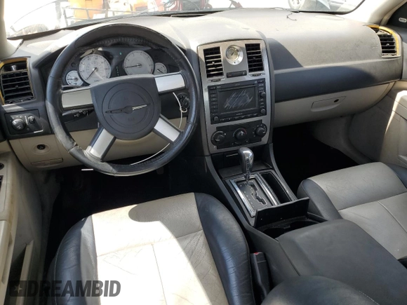 2005 Chrysler 300 Touring z VIN 2C3JA53G95H546536, wystawiony jako Copart lot #60667575 z przebiegiem 163 625 mil mil oraz Szkoda całkowita • Salvage title. Historia ofert i sprzedaży dostępna na DreamBid. Obrazek 8.