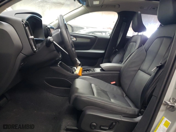 2025 Volvo XC40 Plus Dark Theme with VIN YV4L12UC1S2505026, listed as a Copart auction lot 88996125 with NaN miles and Clean Title. Bid and sale history available at carsss.com. Image 7.