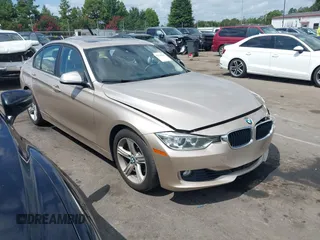 2013 BMW 3 Series 328i z VIN WBA3C1C55DK104136, wystawiony jako IAAI lot #42766182 z przebiegiem 103 801 mil mil oraz . Historia ofert i sprzedaży dostępna na DreamBid. Obrazek 1.