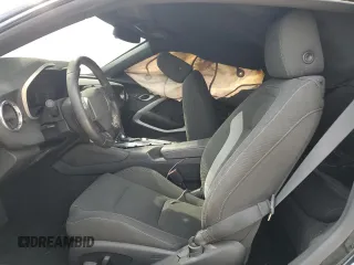 2020 Chevrolet Camaro 1LT z VIN 1G1FB1RS8L0108605, wystawiony jako Copart lot #55069765 z przebiegiem Nie podano mil oraz Szkoda całkowita • Salvage title. Historia ofert i sprzedaży dostępna na DreamBid. Obrazek 7.