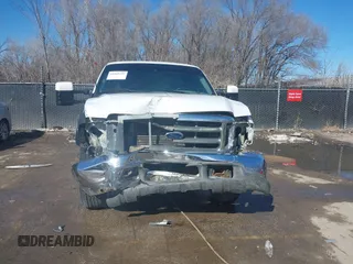 1999 Ford F-250 XL z VIN 1FTNX20F6XEF07127, wystawiony jako IAAI lot #41661157 z przebiegiem 225 319 mil mil oraz . Historia ofert i sprzedaży dostępna na DreamBid. Obrazek 6.