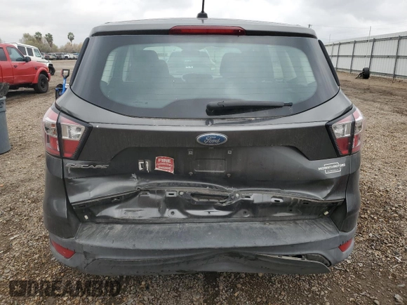 2017 Ford Escape S z VIN 1FMCU0F76HUD84825, wystawiony jako Copart lot #42800185 z przebiegiem 59 447 mil mil oraz Szkoda całkowita • Salvage title. Historia ofert i sprzedaży dostępna na DreamBid. Obrazek 6.