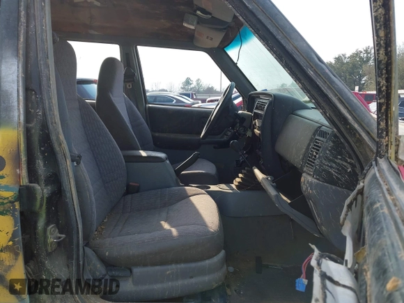 1997 Jeep Cherokee Sport with VIN 1J4FJ68S2VL510530, listed as a IAAI auction lot 41686356 with 1 mi miles. Bid and sale history available at carsss.com. Image 5.