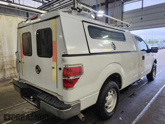 2013 Ford F-150 XL z VIN 1FTMF1CM4DKE18754, wystawiony jako IAAI lot #42844298 z przebiegiem 71 624 mil mil oraz . Historia ofert i sprzedaży dostępna na DreamBid. Obrazek 30.