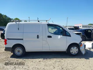 2015 Nissan NV200 SV z VIN 3N6CM0KN0FK730113, wystawiony jako IAAI lot #42049374 z przebiegiem 126 771 mil mil oraz . Historia ofert i sprzedaży dostępna na DreamBid. Obrazek 13.