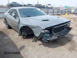 2018 Dodge Challenger SXT z VIN 2C3CDZAG9JH229506, wystawiony jako IAAI lot #41915902 z przebiegiem 145 486 mil mil oraz . Historia ofert i sprzedaży dostępna na DreamBid. Obrazek 1.