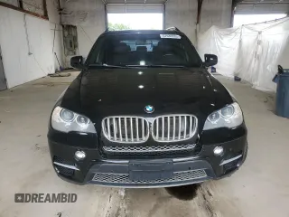 2013 BMW X5 xDrive50i z VIN 5UXZV8C54D0C16780, wystawiony jako Copart lot #57636035 z przebiegiem 137 189 mil mil oraz Tytuł czysty. Historia ofert i sprzedaży dostępna na DreamBid. Obrazek 5.