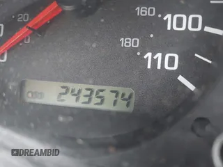 2001 Nissan Xterra XE z VIN 5N1ED28T61C526634, wystawiony jako IAAI lot #41764950 z przebiegiem 243 574 mil mil oraz . Historia ofert i sprzedaży dostępna na DreamBid. Obrazek 15.