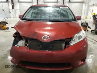 2015 Toyota Sienna LE AAS с VIN 5TDKK3DC2FS677288, выставлен на аукционе Copart как лот 57882845 с пробегом 162 458 миль миль и Списание • Salvage title. История ставок и продаж доступна на DreamBid. Изображение 5.