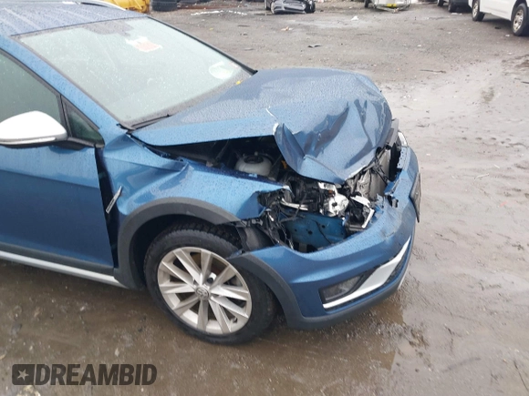2018 Volkswagen Golf S z VIN 3VWH17AU9JM759994, wystawiony jako IAAI lot #41054231 z przebiegiem 42 651 mil mil oraz . Historia ofert i sprzedaży dostępna na DreamBid. Obrazek 6.