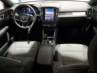 2024 Volvo XC40 Core Bright Theme z VIN YV4L12UK9R2336505, wystawiony jako Copart lot #43999125 z przebiegiem 19 779 mil mil oraz Czysty tytuł • Clean title. Historia ofert i sprzedaży dostępna na DreamBid. Obrazek 8.
