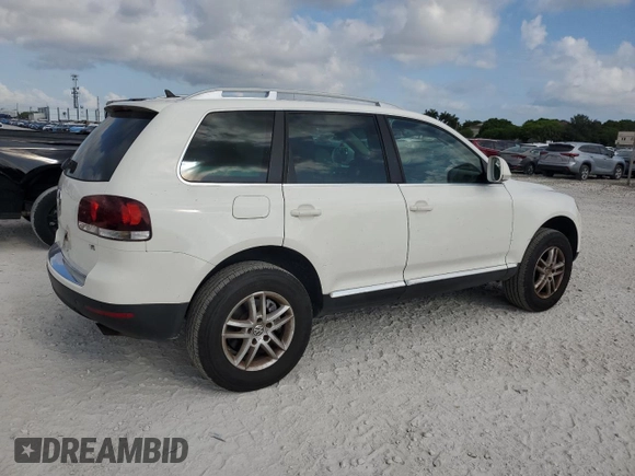 2008 Volkswagen Touareg V6 z VIN WVGBE77L78D052289, wystawiony jako Copart lot #58817765 z przebiegiem 139 818 mil mil oraz Tytuł czysty. Historia ofert i sprzedaży dostępna na DreamBid. Obrazek 3.