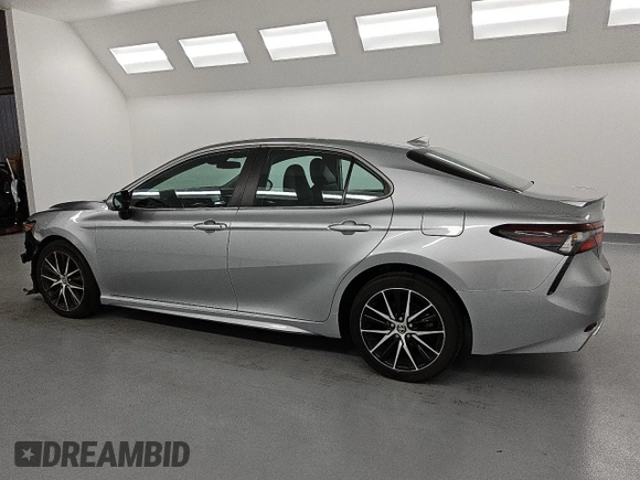 2022 Toyota Camry SE with VIN 4T1G11AK1NU670511, listed as a Copart auction lot 52487225 with 57,583 mi miles and Clean Title. Bid and sale history available at DreamBid. Image 2.