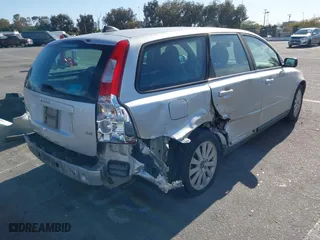2005 Volvo V50 with VIN YV1MW390252109201, listed as a IAAI auction lot 42002333 with 148,028 mi miles. Bid and sale history available at carsss.com. Image 4.