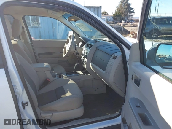 2008 Ford Escape XLT with VIN 1FMCU93178KA09476, listed as a IAAI auction lot 41556200 with 190,149 mi miles. Bid and sale history available at carsss.com. Image 5.