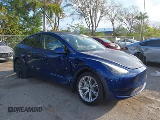2024 Tesla Model Y с VIN 7SAYGDED5RF015208, выставлен на аукционе IAAI как лот 41608087 с пробегом 10 059 миль миль и . История ставок и продаж доступна на DreamBid. Изображение 6.