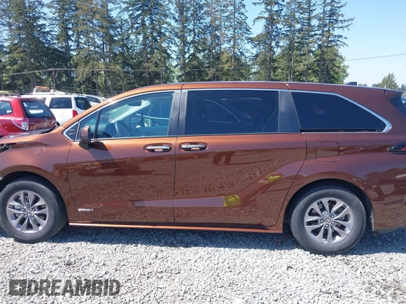 2021 Toyota Sienna XLE with VIN 5TDYSKFC9MS002567, listed as a IAAI auction lot 42162619 with 47,793 mi miles and . Bid and sale history available at DreamBid. Image 15.