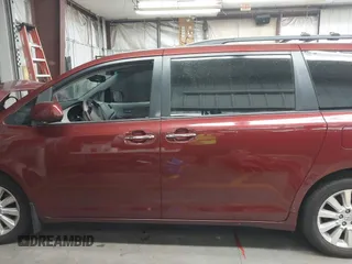 2011 Toyota Sienna XLE with VIN 5TDDK3DC9BS015730, listed as a IAAI auction lot 41472834 with 71,125 mi miles. Bid and sale history available at carsss.com. Image 14.