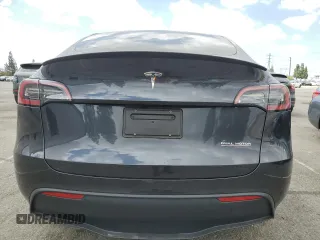 2024 Tesla Model Y Performance z VIN 7SAYGDEF5RF125127, wystawiony jako Copart lot #56753105 z przebiegiem 9 267 mil mil oraz Szkoda całkowita • Salvage title. Historia ofert i sprzedaży dostępna na DreamBid. Obrazek 6.