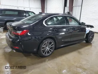 2022 BMW 3 Series 330i xDrive z VIN 3MW5R7J06N8C42045, wystawiony jako Copart lot #58021665 z przebiegiem 21 234 mil mil oraz Szkoda całkowita • Salvage title. Historia ofert i sprzedaży dostępna na DreamBid. Obrazek 3.